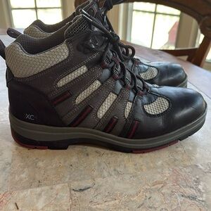 Johnston & Murphy waterproof boots Size 9